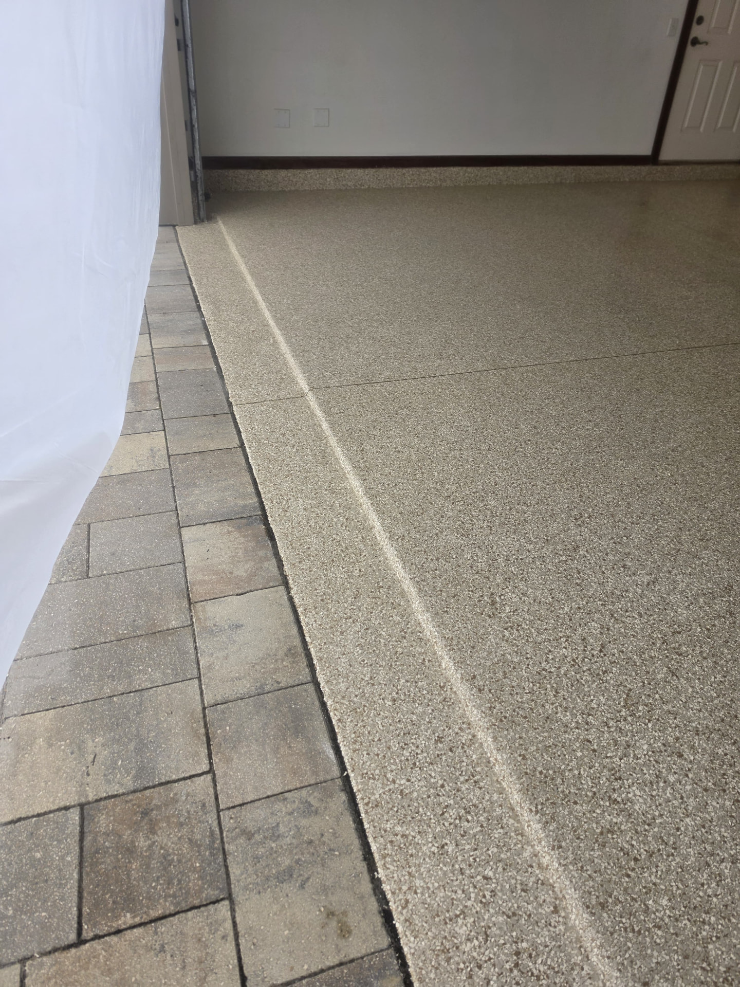 Seamless flake coating at garage entry
